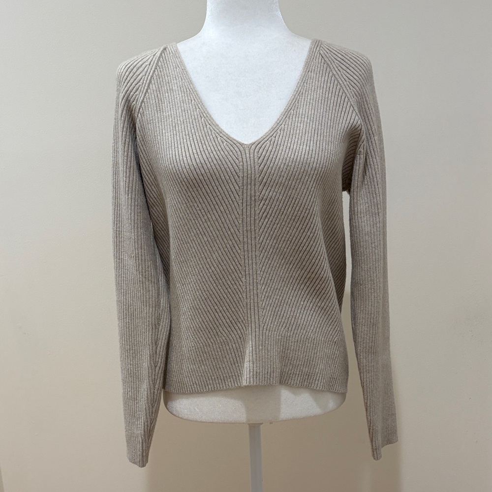 Abercrombie & Fitch Ribbed V-neck Sweater